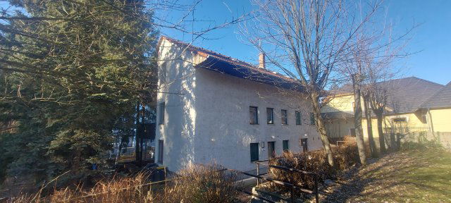 Eladó családi ház, Miskolcon 93.9 M Ft, 11 szobás