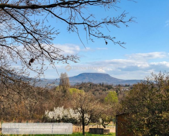 Eladó nyaraló, Lesenceistvándon 75 M Ft, 2 szobás