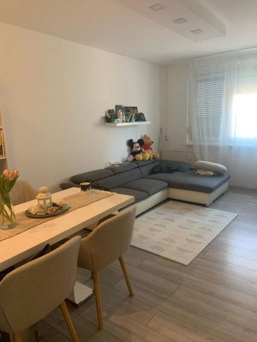 Kiadó panellakás, albérlet, Debrecenben 270 E Ft / hó, 3 szobás