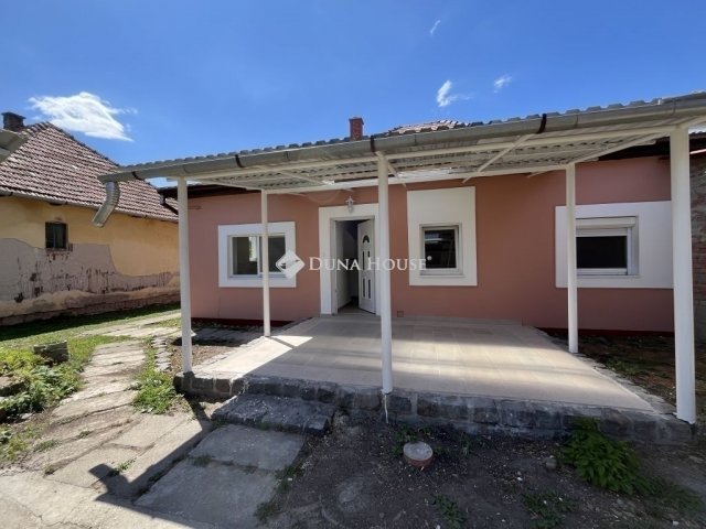 Eladó családi ház, Lőrinciben 49 M Ft, 3 szobás