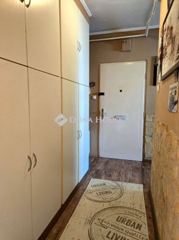 Eladó panellakás, Vácon 59.9 M Ft, 2 szobás