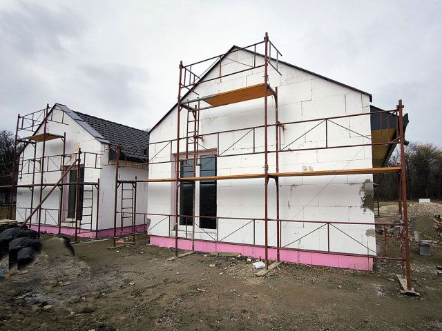 Eladó ikerház, Máriakálnokon 73 M Ft, 4 szobás