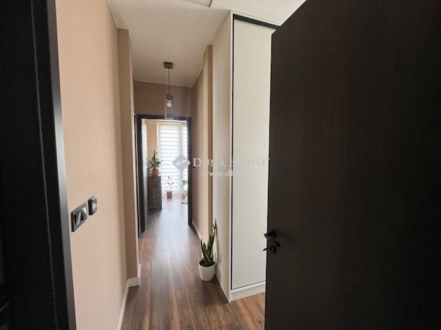 Eladó családi ház, Pécsett 144.5 M Ft, 4 szobás