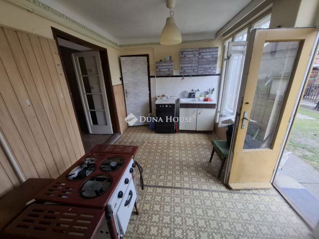 Eladó családi ház, Kiskunfélegyházán 17.5 M Ft, 2+1 szobás