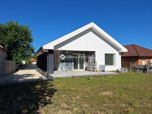 Eladó családi ház, Hernádon 69.9 M Ft, 4 szobás