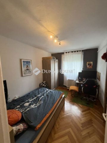 Eladó téglalakás, Veszprémben 63 M Ft, 3 szobás