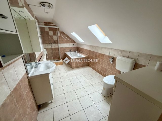 Eladó üzlethelyiség, Komlón 89.9 M Ft / költözzbe.hu