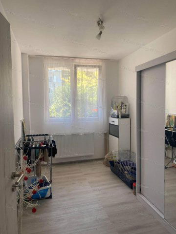 Eladó panellakás, Tatabányán 38.5 M Ft, 1+1 szobás