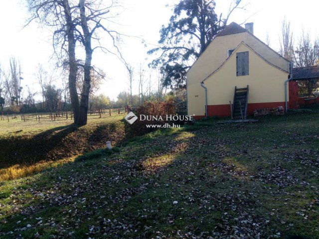 Eladó családi ház, Tatabányán 140 M Ft, 5 szobás