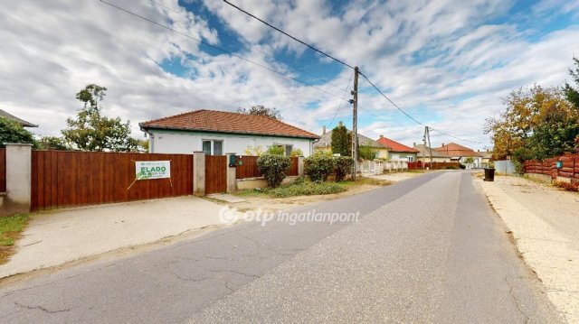 Eladó családi ház, Napkoron 55.9 M Ft, 2+1 szobás