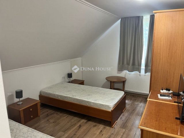 Eladó családi ház, Bólyban 220 M Ft, 9 szobás