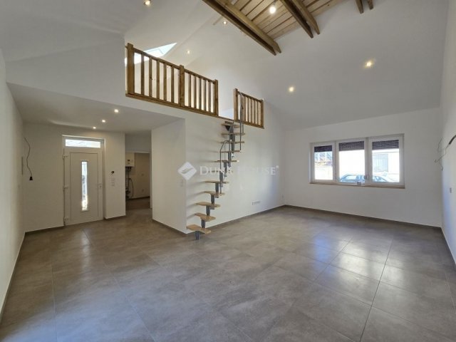 Eladó családi ház, Veszprémben 85 M Ft, 2 szobás