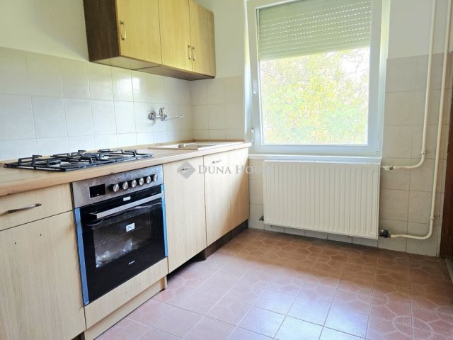 Kiadó családi ház, albérlet, Pécsett 290 E Ft / hó, 4 szobás