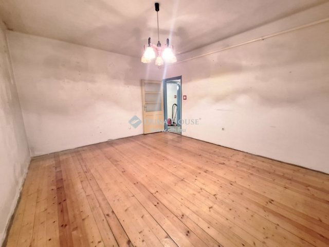 Eladó családi ház, Oroszlányban 44 M Ft, 2 szobás