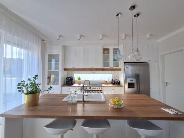 Eladó téglalakás, Szentendrén 174.5 M Ft, 3+1 szobás