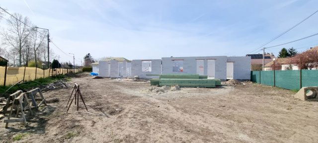Eladó ikerház, Bicskén 60 M Ft, 3 szobás / költözzbe.hu