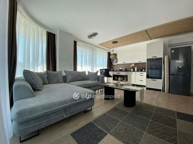 Eladó téglalakás, Siófokon 129.9 M Ft, 2 szobás