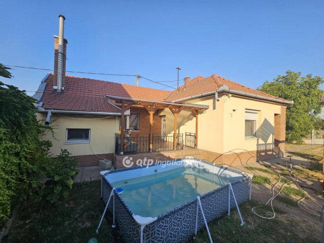 Eladó családi ház, Jászberényben 59.9 M Ft, 4 szobás