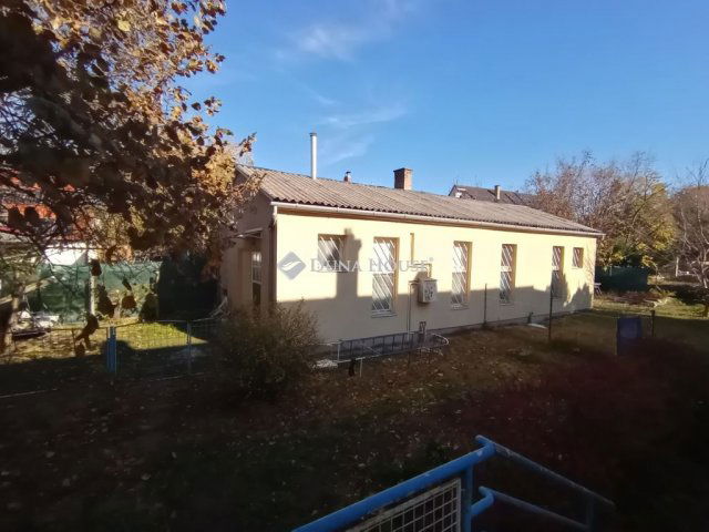 Eladó ikerház, Budapesten, XVII. kerületben, Pesti úton 75 M Ft