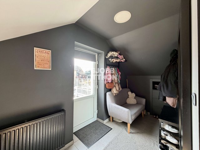 Eladó téglalakás, Cegléden 80 M Ft, 3 szobás