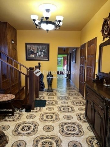 Eladó családi ház, Majosházán 265 M Ft, 4 szobás