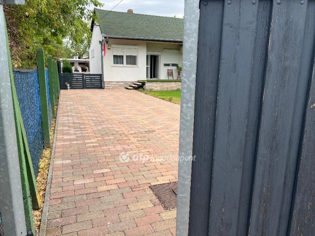 Eladó nyaraló, Csopakon 119.9 M Ft, 2+1 szobás