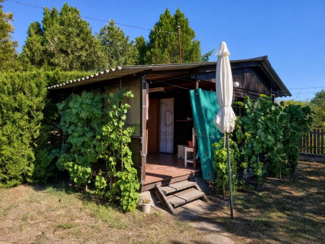 Eladó nyaraló, Tápiószentmártonon 6.5 M Ft, 2 szobás