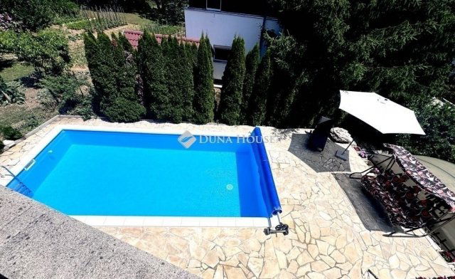 Eladó családi ház, Pécsett 139.99 M Ft, 5 szobás
