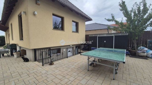 Eladó családi ház, Mogyoródon 158.499 M Ft, 6 szobás