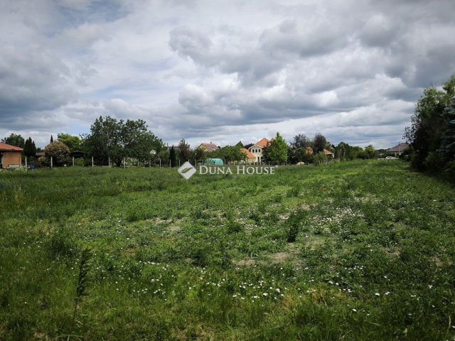 Eladó telek, Győrújfalun 75 M Ft / költözzbe.hu
