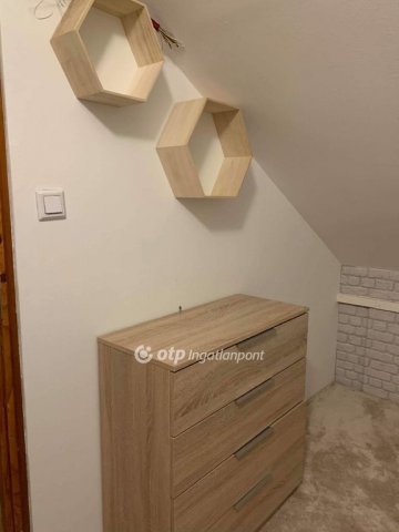 Eladó téglalakás, Pécsett 59.9 M Ft, 1+2 szobás