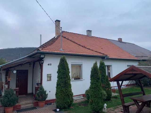 Eladó ikerház, Tatabányán 54.999 M Ft, 2+1 szobás