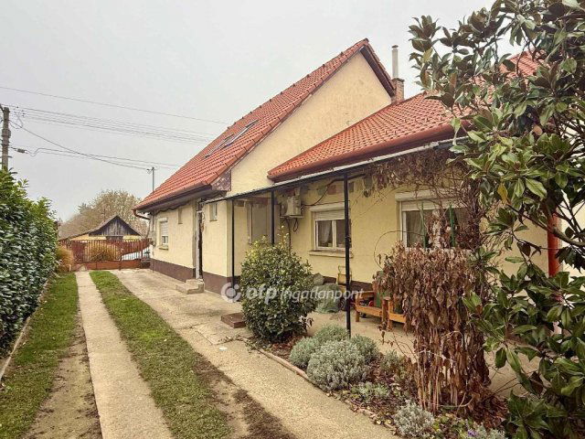 Eladó családi ház, Isaszegen 99.9 M Ft, 6+1 szobás