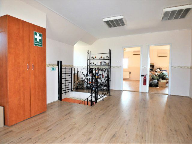 Eladó ipari ingatlan, Szolnokon 195 M Ft, 2+1 szobás