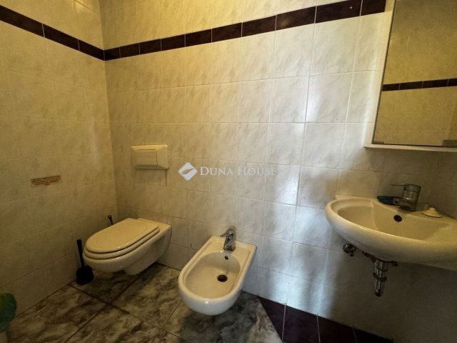 Kiadó ikerház, albérlet, Budapesten, III. kerületben, 5 szobás