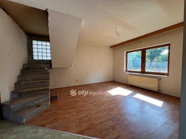 Eladó családi ház, Budapesten, III. kerületben 126 M Ft