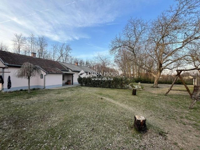 Eladó családi ház, Kecskeméten 79.9 M Ft, 8 szobás