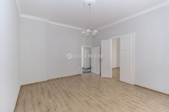 Eladó téglalakás, Szombathelyen 64.99 M Ft, 2+1 szobás