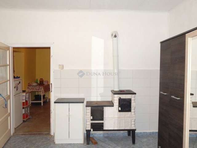 Eladó családi ház, Sárbogárdon 17.9 M Ft, 1 szobás