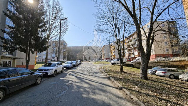 Eladó panellakás, Ózdon 23.9 M Ft, 3 szobás