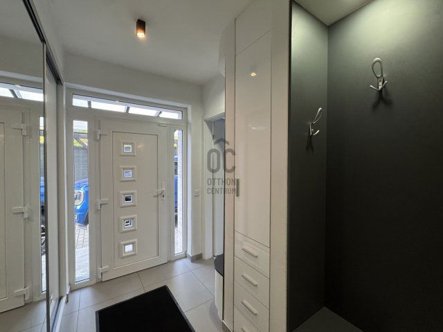 Eladó ikerház, Budapesten, XVI. kerületben 286.9 M Ft, 6 szobás