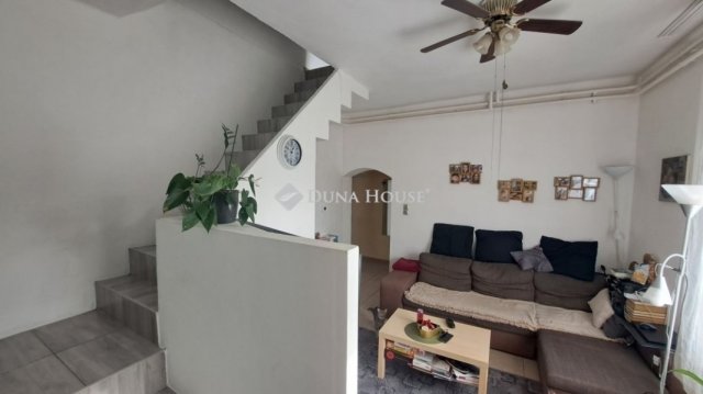 Eladó családi ház, Vecsésen 82.9 M Ft, 4 szobás