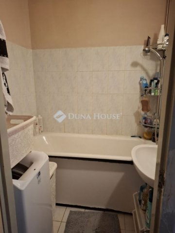 Eladó panellakás, Kecskeméten 38 M Ft, 3 szobás