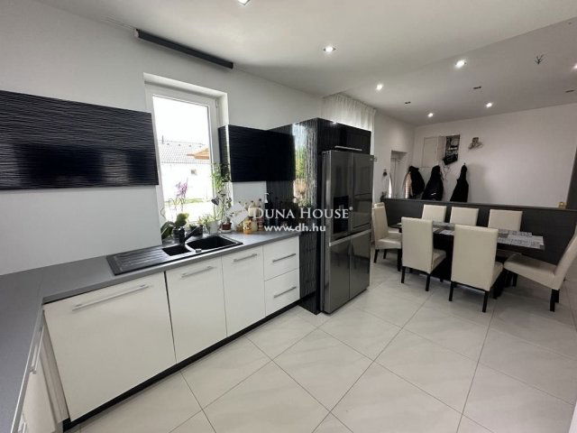 Eladó családi ház, Albertirsán 130 M Ft, 4 szobás