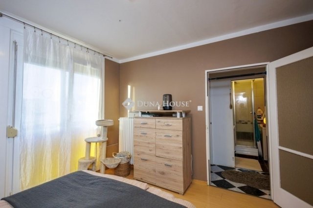 Eladó panellakás, Pécsett 43.9 M Ft, 2 szobás