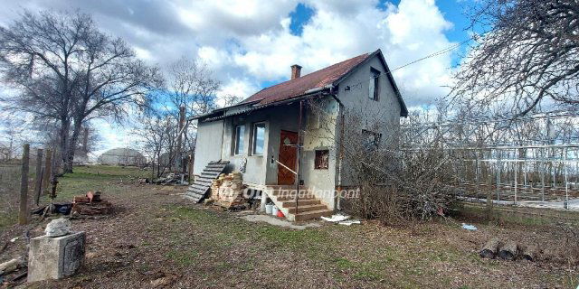 Eladó nyaraló, Cserkeszőlőn 14.999 M Ft, 2 szobás