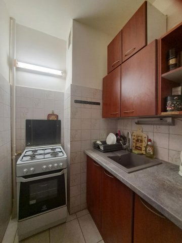 Kiadó panellakás, albérlet, Pécsett 160 E Ft / hó, 1+1 szobás