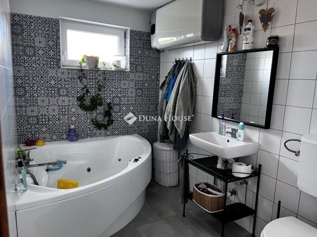 Eladó családi ház, Pilisen 99 M Ft, 4 szobás