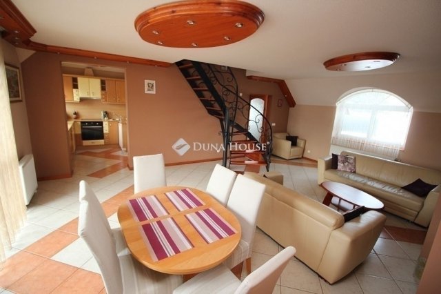 Eladó téglalakás, Kecskeméten 79 M Ft, 4 szobás