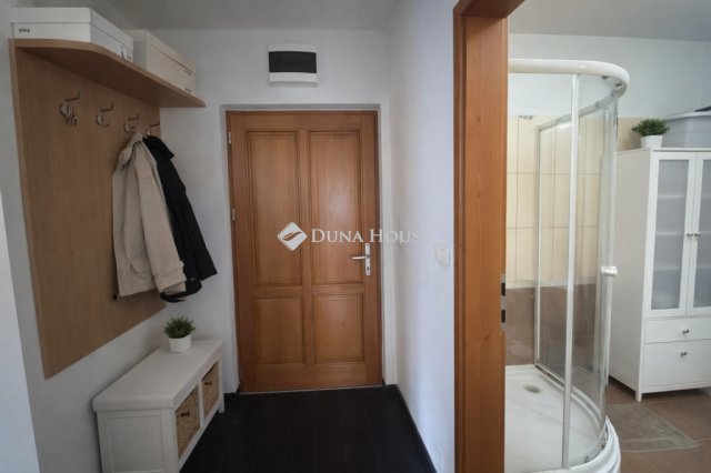 Eladó téglalakás, Pécsett 56 M Ft, 2 szobás